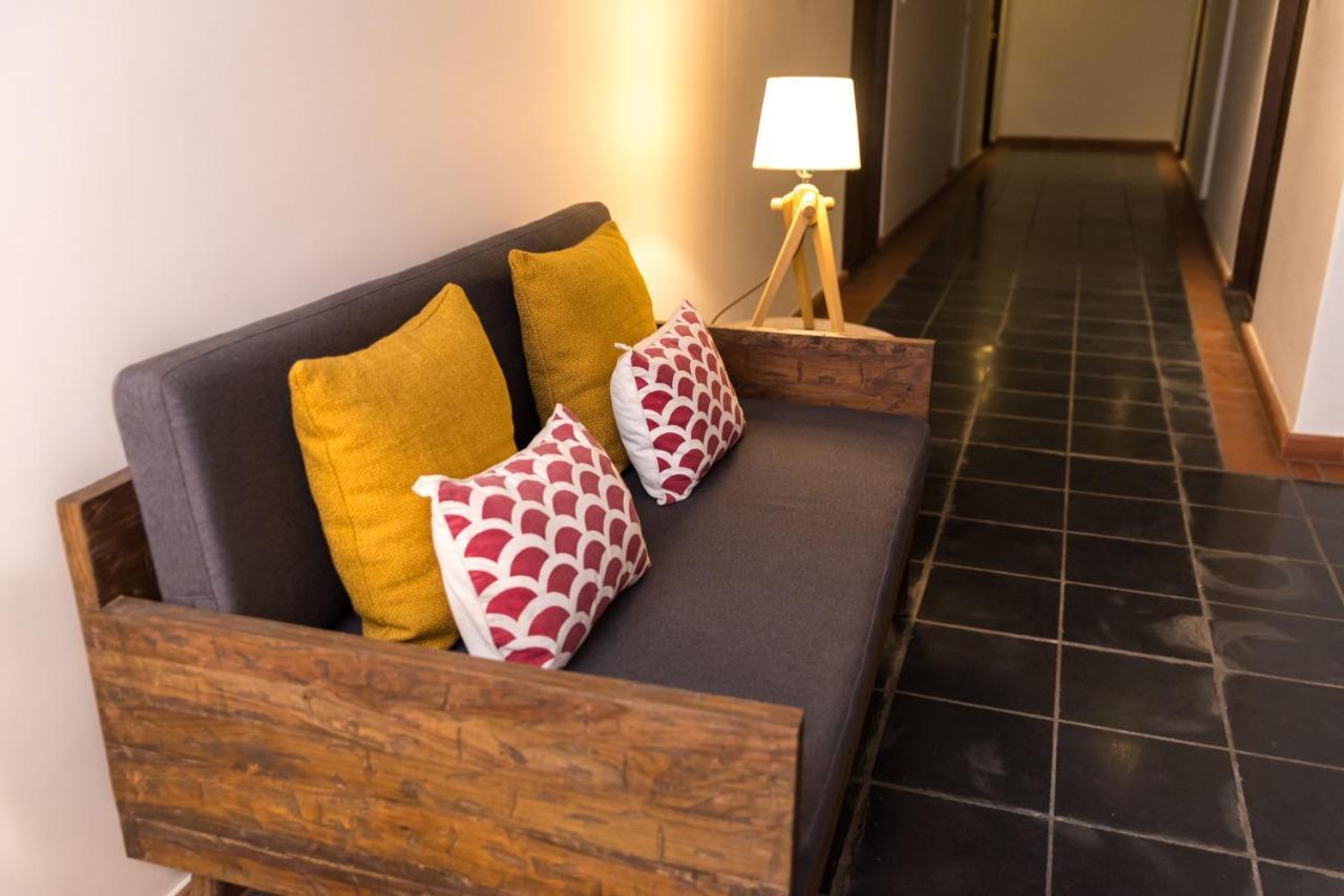 Hotel Roadhouse, Kathmandu- Contemporary Boutique Hotel מראה חיצוני תמונה