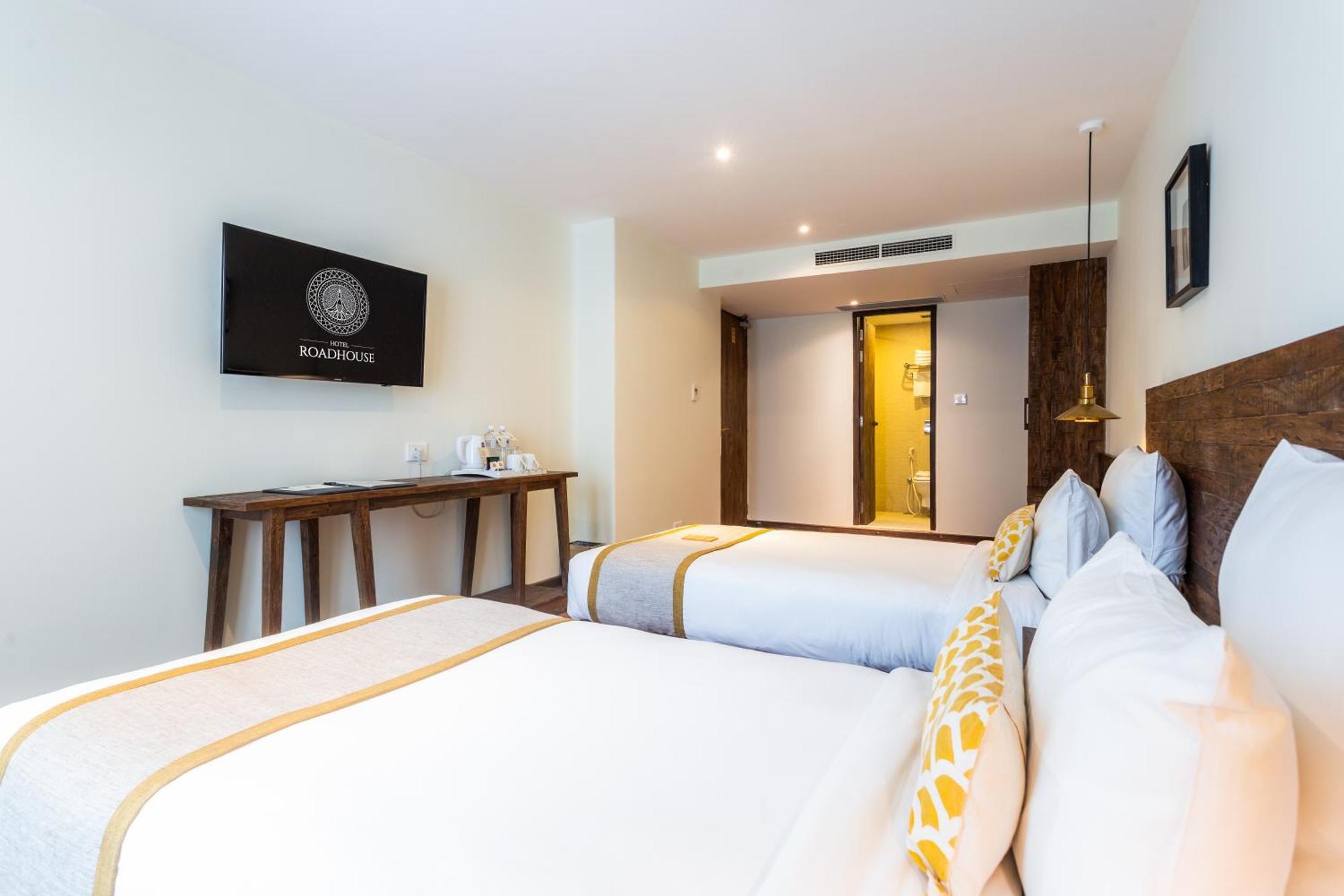 Hotel Roadhouse, Kathmandu- Contemporary Boutique Hotel מראה חיצוני תמונה