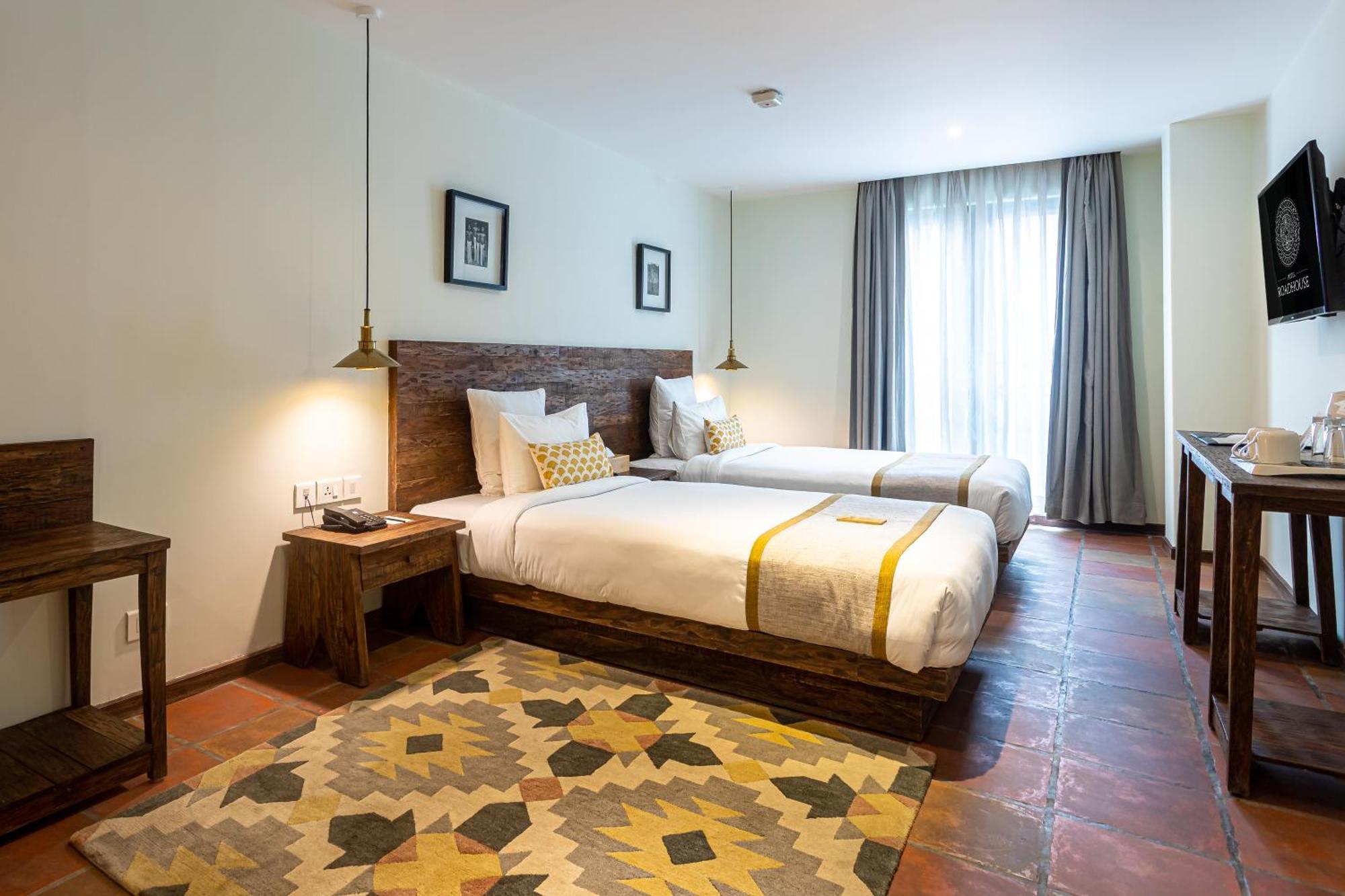 Hotel Roadhouse, Kathmandu- Contemporary Boutique Hotel מראה חיצוני תמונה