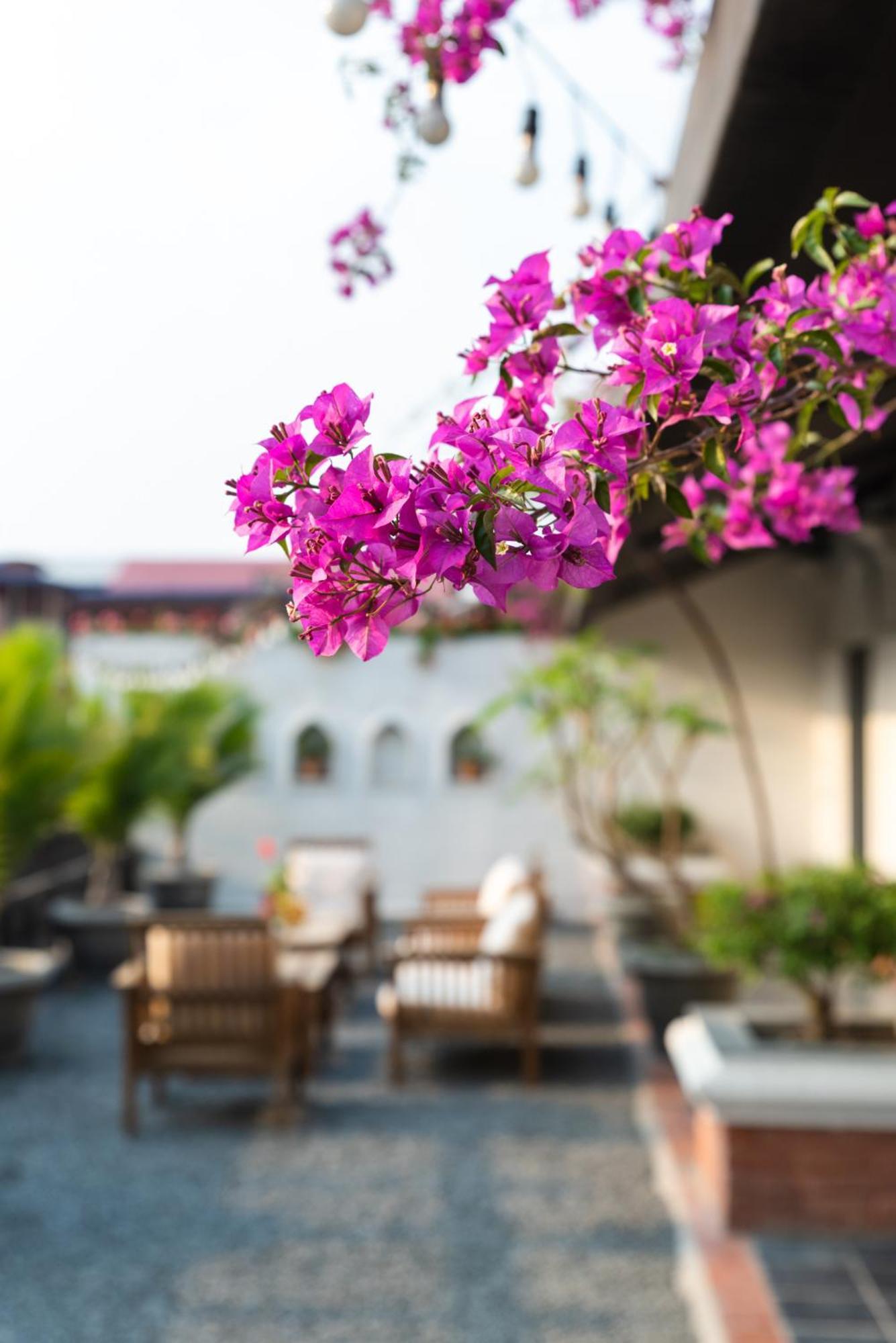 Hotel Roadhouse, Kathmandu- Contemporary Boutique Hotel מראה חיצוני תמונה