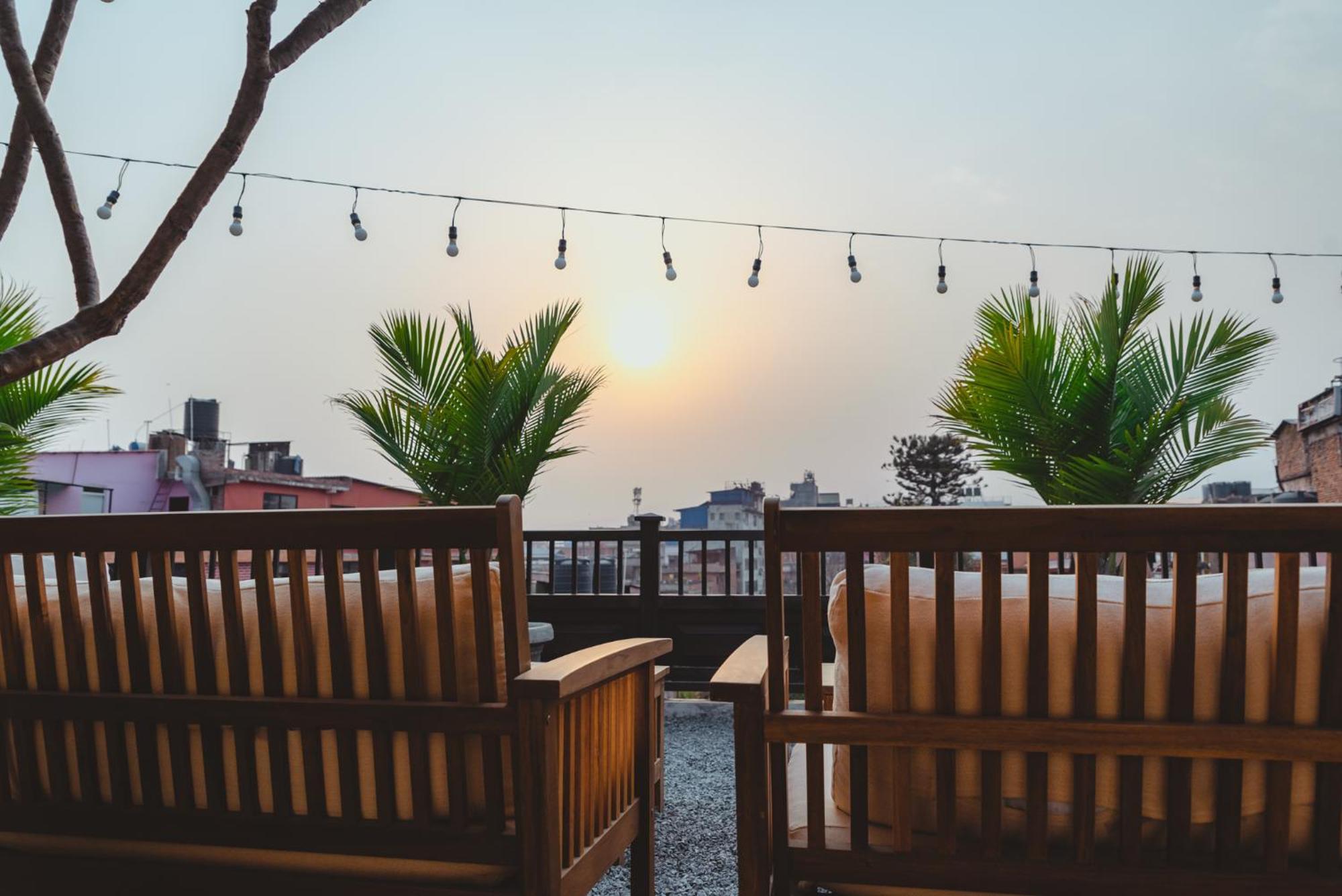 Hotel Roadhouse, Kathmandu- Contemporary Boutique Hotel מראה חיצוני תמונה