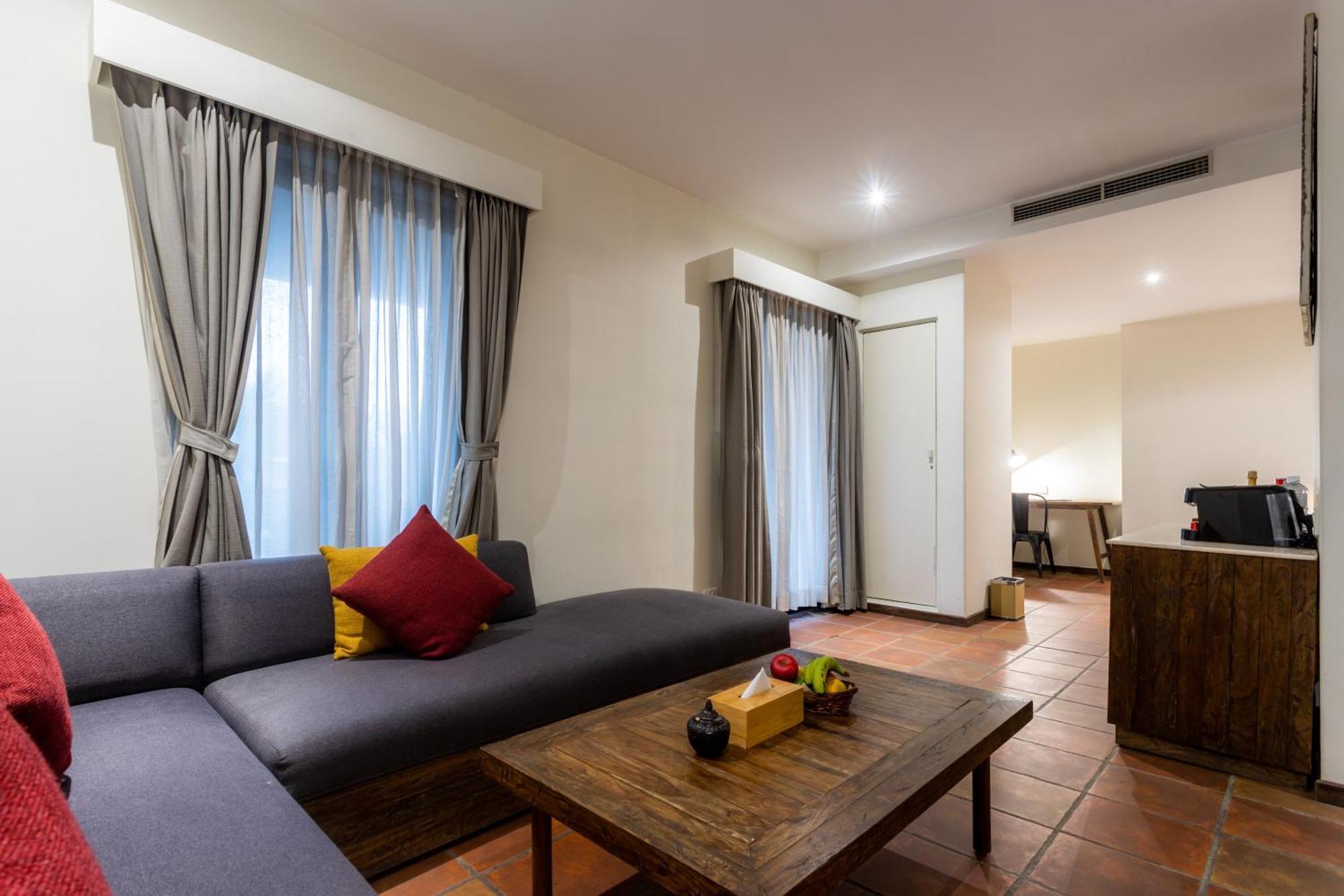 Hotel Roadhouse, Kathmandu- Contemporary Boutique Hotel מראה חיצוני תמונה