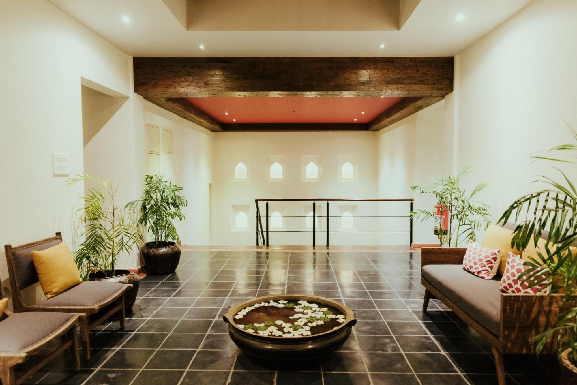 Hotel Roadhouse, Kathmandu- Contemporary Boutique Hotel מראה חיצוני תמונה