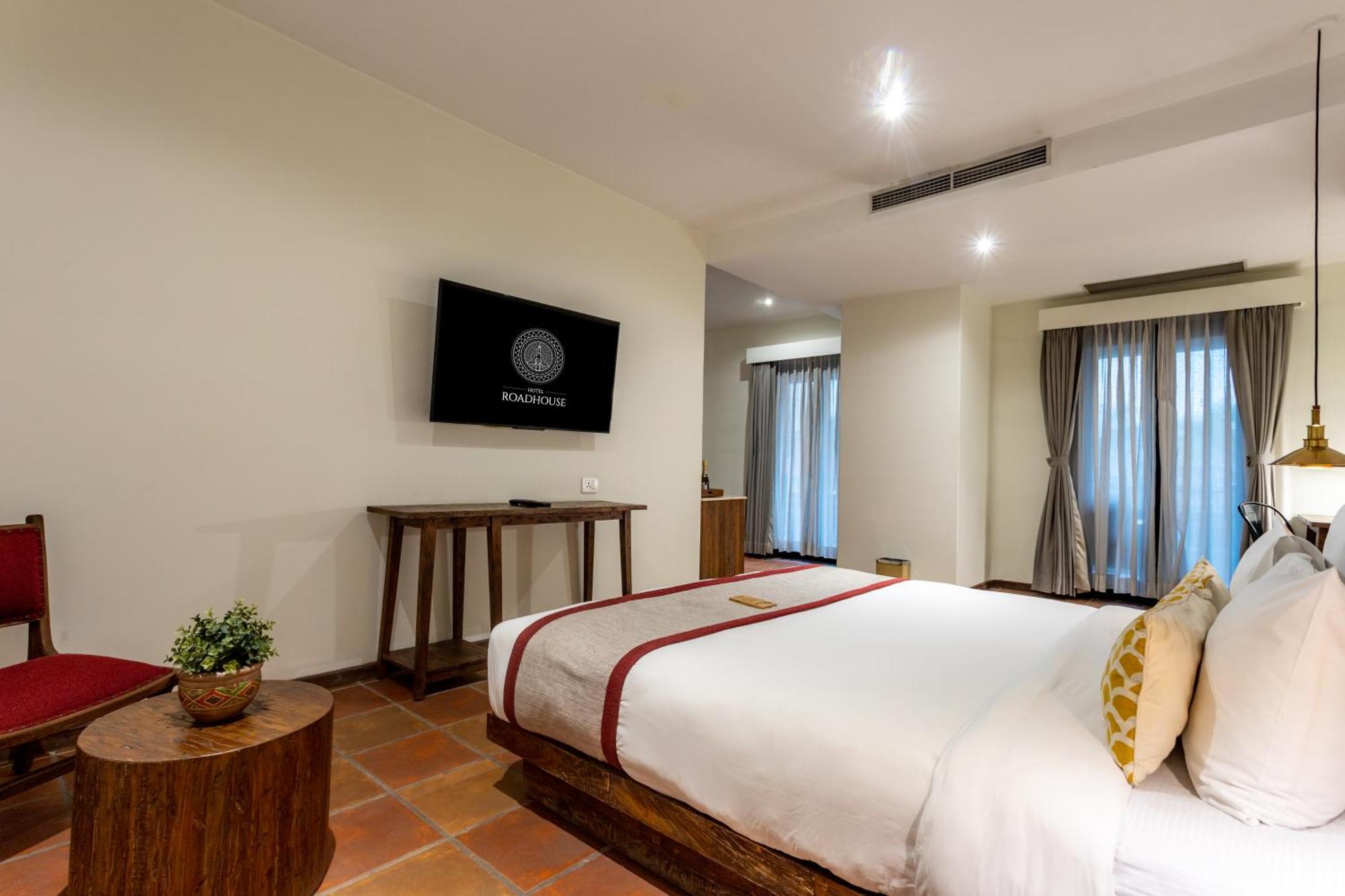 Hotel Roadhouse, Kathmandu- Contemporary Boutique Hotel מראה חיצוני תמונה