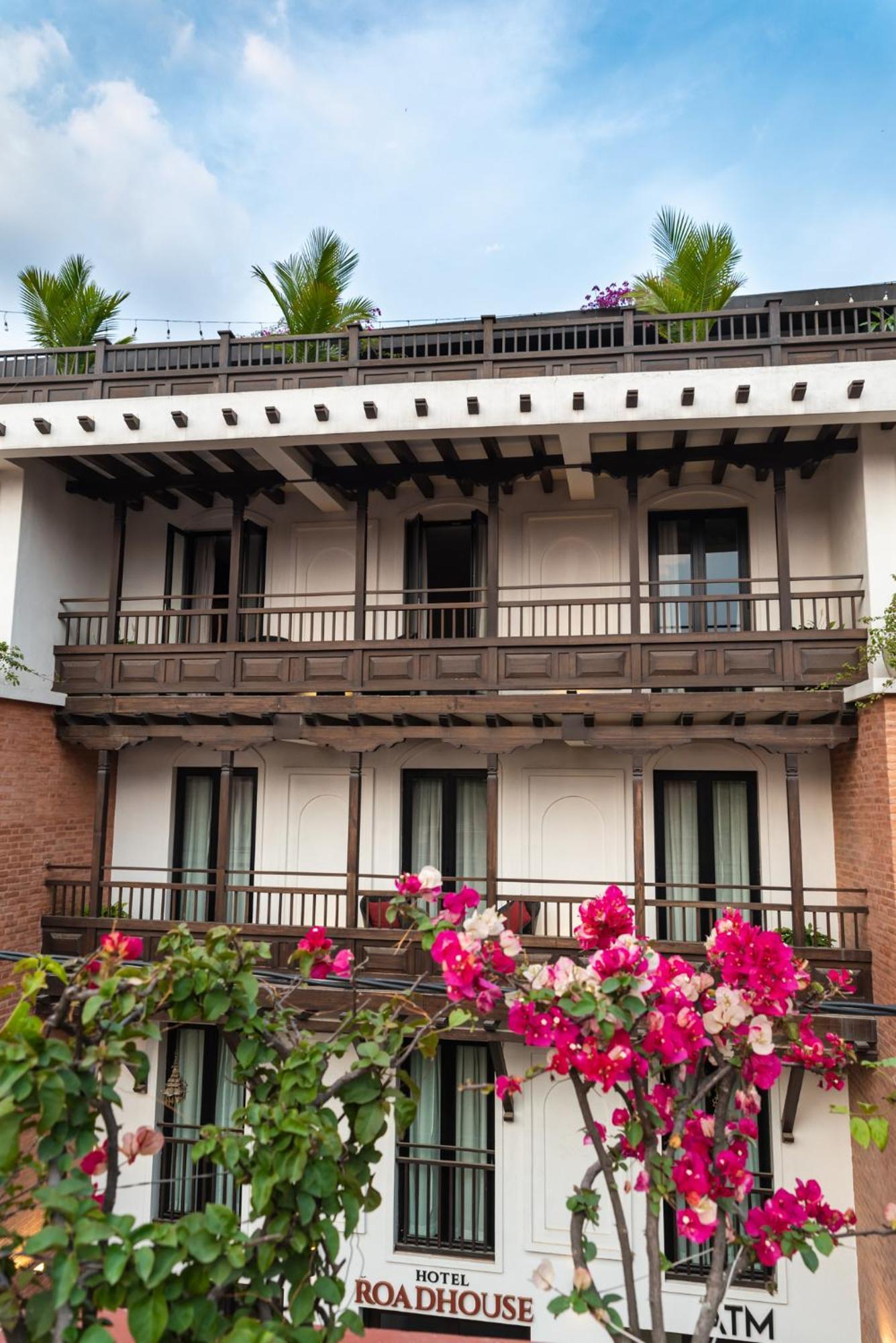 Hotel Roadhouse, Kathmandu- Contemporary Boutique Hotel מראה חיצוני תמונה