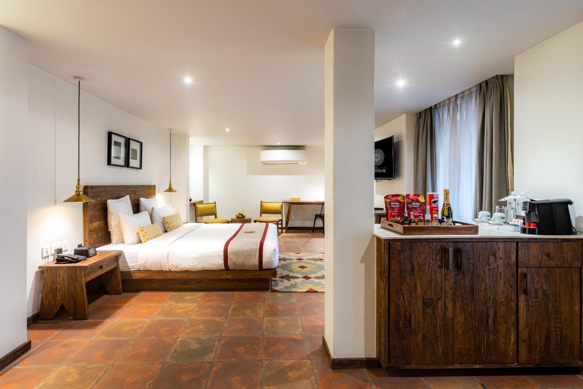 Hotel Roadhouse, Kathmandu- Contemporary Boutique Hotel מראה חיצוני תמונה