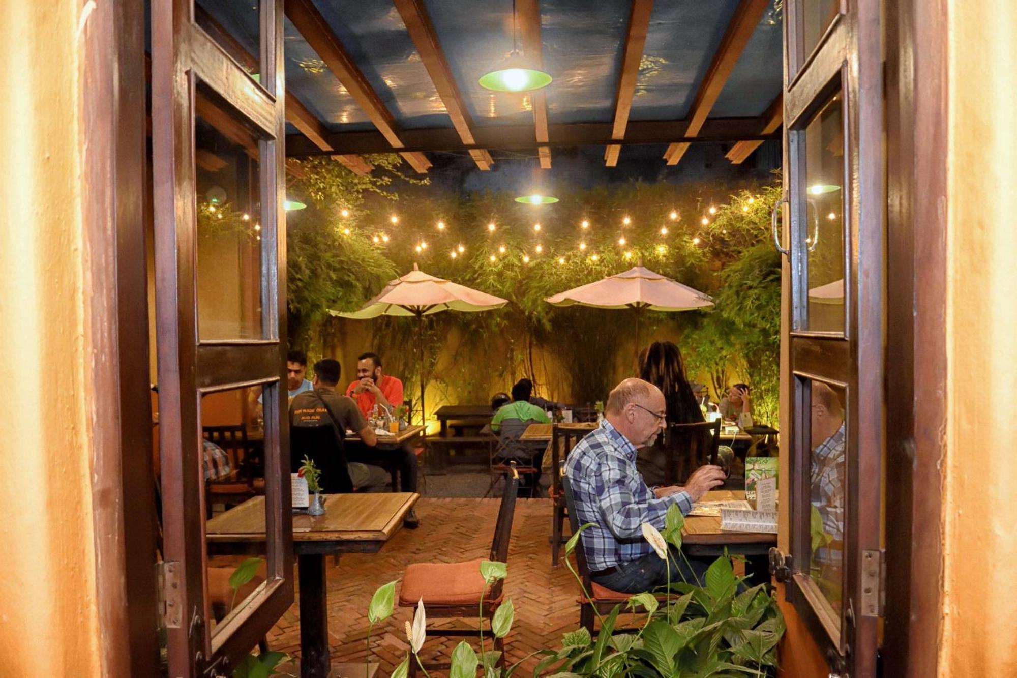 Hotel Roadhouse, Kathmandu- Contemporary Boutique Hotel מראה חיצוני תמונה